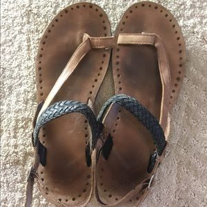 UGG Raee Thong Sandal Braided Flats - Black Brown